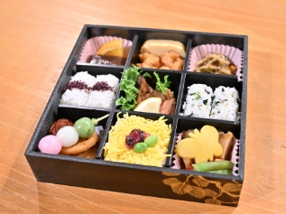 お弁当の調理、盛付、調理補助写真